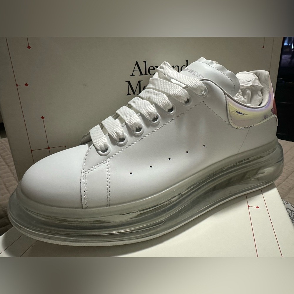 Alexander McQueen, Larry sneaker
multi/white 
42.5E
New